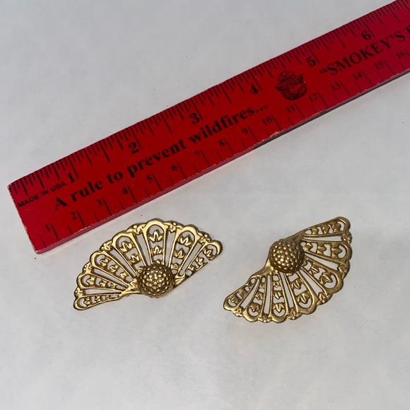 *3 for $12* Vintage Brass Fan Earrings - Picture 5 of 6